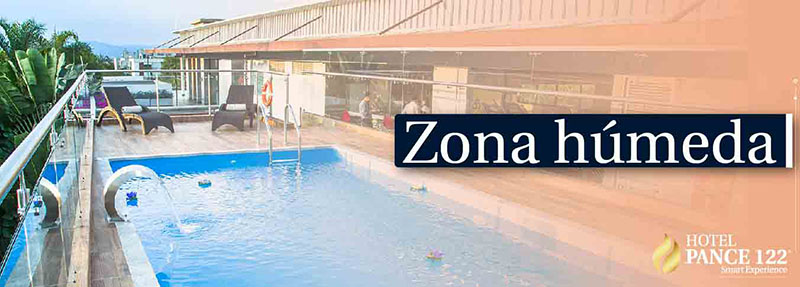Zona Humeda del Hotel Pance 122®, compuesta por piscina, bar y gimnasio, ubicada en la terraza